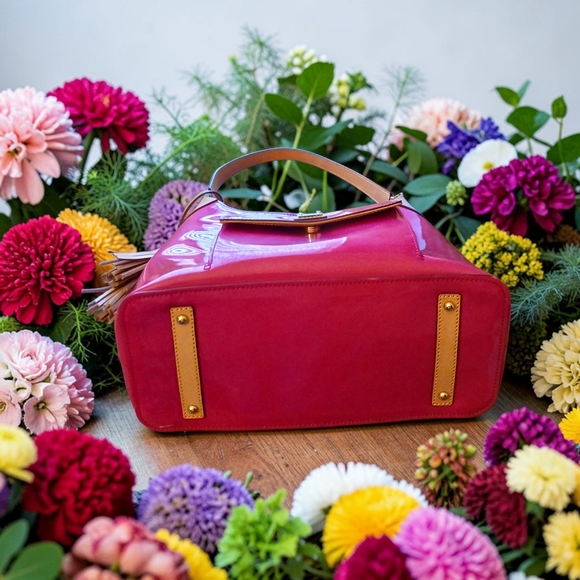 Dooney & Bourke Patent Leather Hobo-14"x13"x6"- wTags & Reg Card EUC $348 Retail - Picture 6 of 9